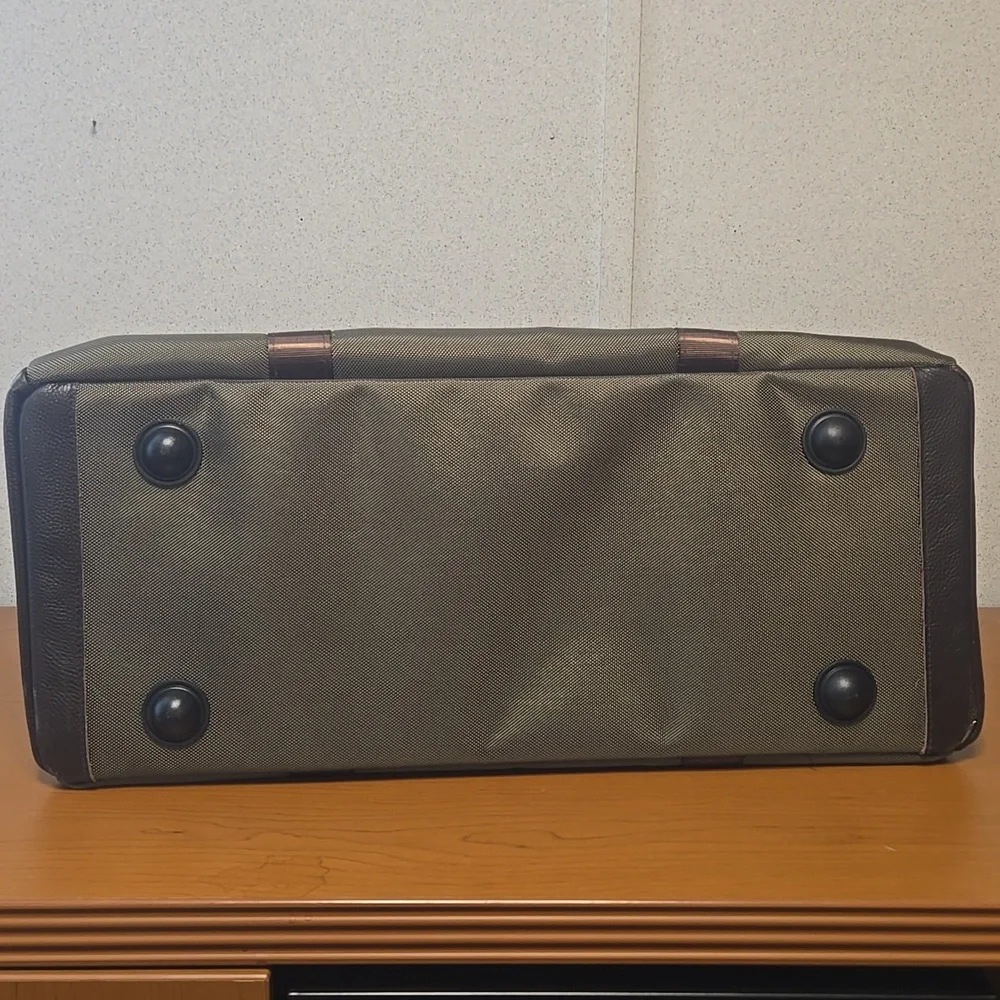 NWT Abercrombie & Kent Large Travel Safari Army Green And Brown Duffle Bag